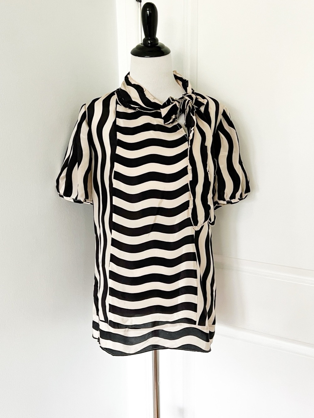 Banana Republic Silk Abstract Short Sleeve Blouse Black & Cream Size Large